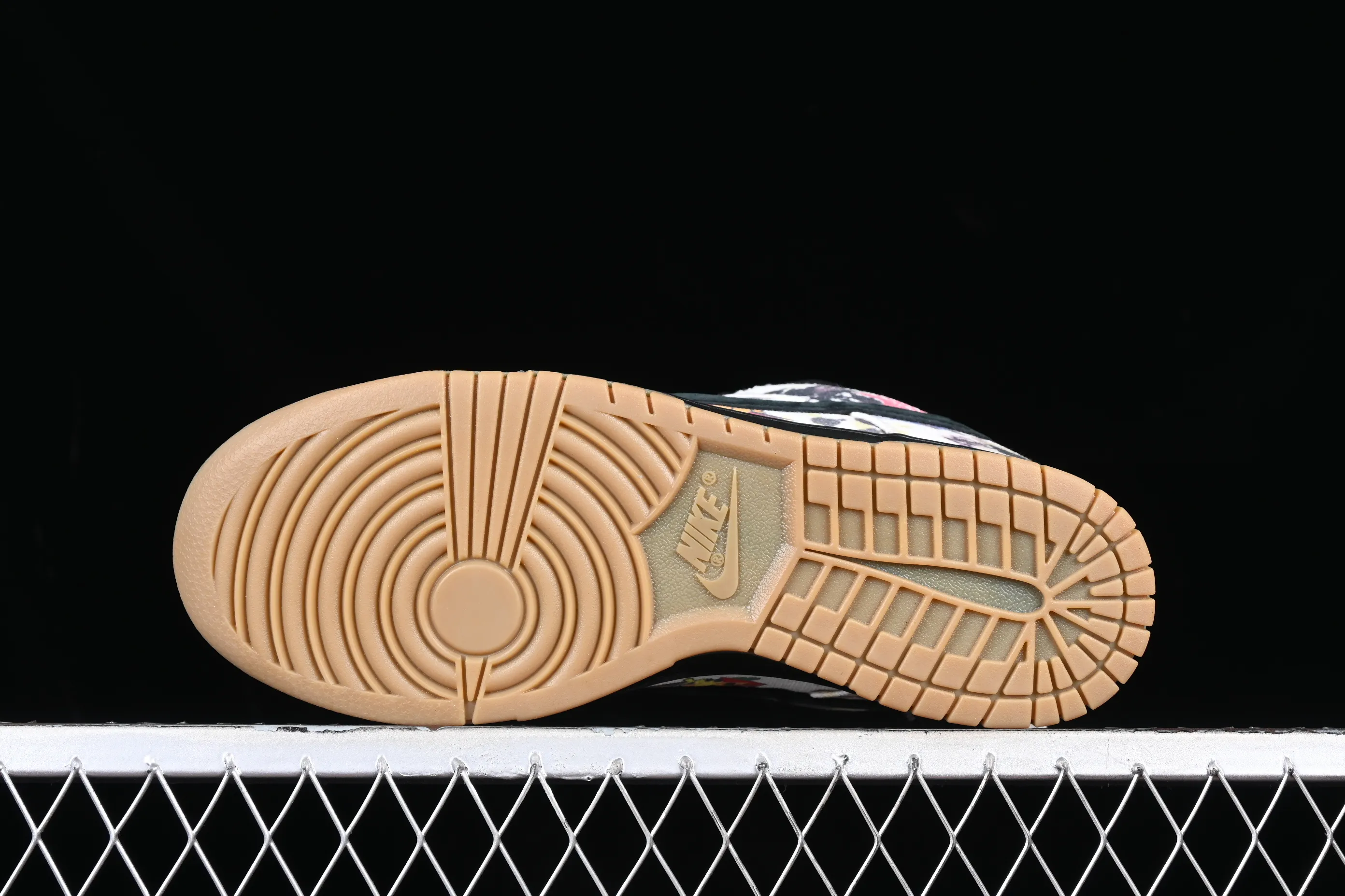 All Categories Nk SB Dunk Series Nk SB Dunk Low Low-top sneakers Supreme x Nk SB Dunk Low "Rammellzee" joint model SB low-top sports and leisure sneakers FD8778-001